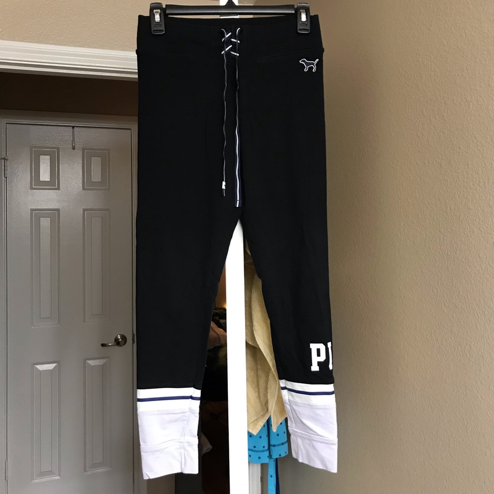 PINK Cropped Yoga Leggings w/ PINK Emblem